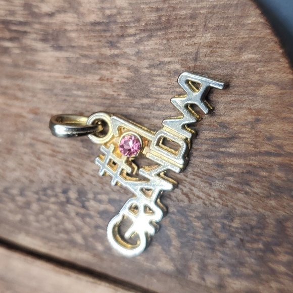 14k number 1 Grandma pendant P127 - Picture 1 of 2